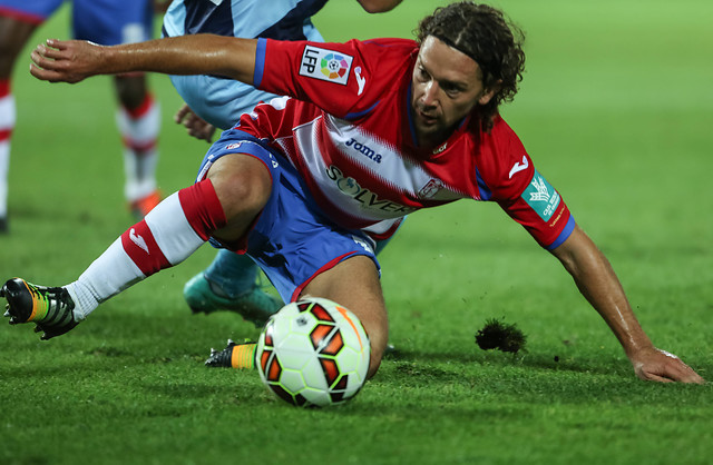 Manuel Iturra dijo presente en empate del Granada ante Sevilla