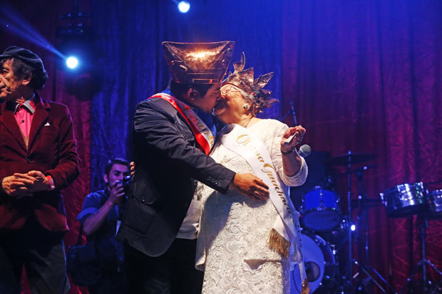 Nachito Pop y La Nana sorprenden con sexy beso en la Cumbre Guachaca