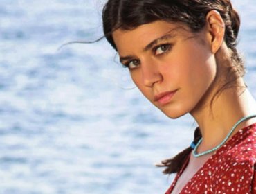 Ella es la doble chilena de “Fatmagül” que impresiona con su parecido