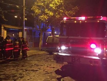 Mujer permanece internada tras incendio que destruyó departamento en Ñuñoa