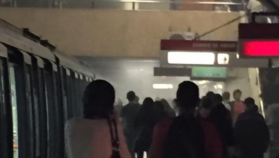 Falla eléctrica provocó gran susto en Metro de Santiago