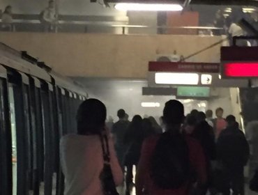 Falla eléctrica provocó gran susto en Metro de Santiago