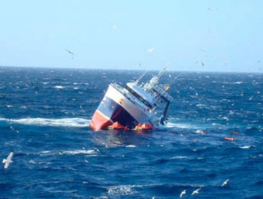 Un barco con 300 inmigrantes a bordo se hunde en el mar Mediterráneo