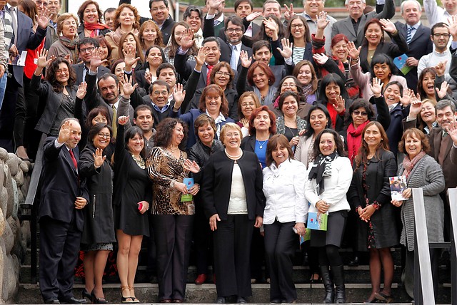 Presidenta Bachelet firma proyecto de Política Nacional Docente: Sueldo mínimo de profesores será de $950 mil pesos