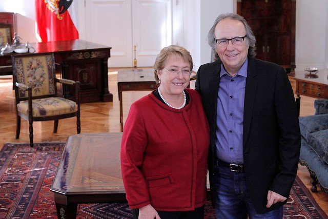 Presidenta Bachelet recibe a cantautor español Joan Manuel Serrat