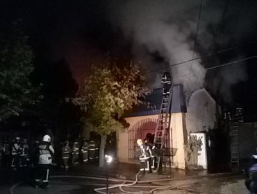 Tres locales fueron destruidos por las llamas en incendio ocurrido en Talca