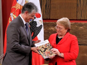 Presidenta Bachelet admite que "la sociedad desconfía de las élites tradicionales"