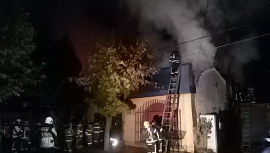 Tres locales fueron destruidos por las llamas en incendio ocurrido en Talca