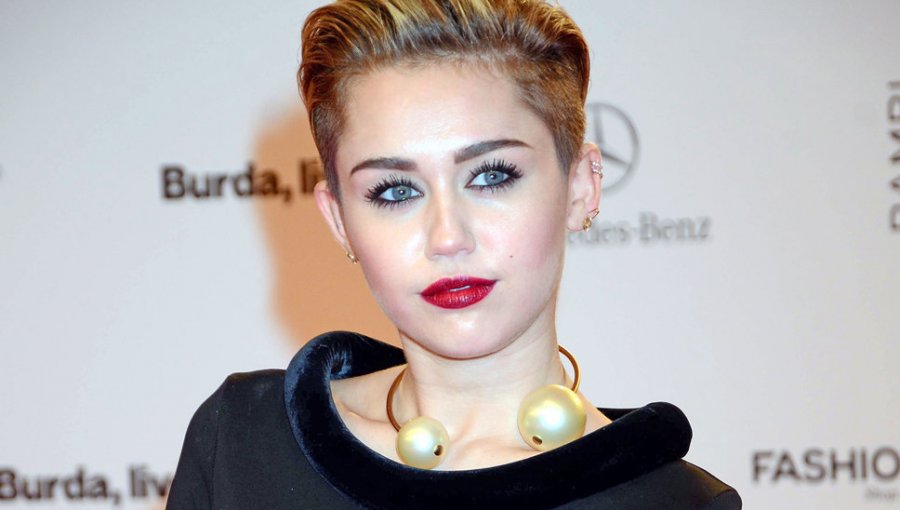 Miley Cyrus sorprende desnuda y sin depilarse en Instagram