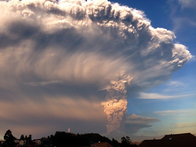 1.500 evacuados por volcán Calbuco: se espera que cifra aumente a 60.000