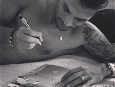 Maura Rivera comparte sensual foto de su marido Mark González