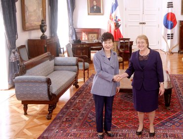 Michelle Bachelet se reúne con la Presidenta de Corea del Sur en La Moneda