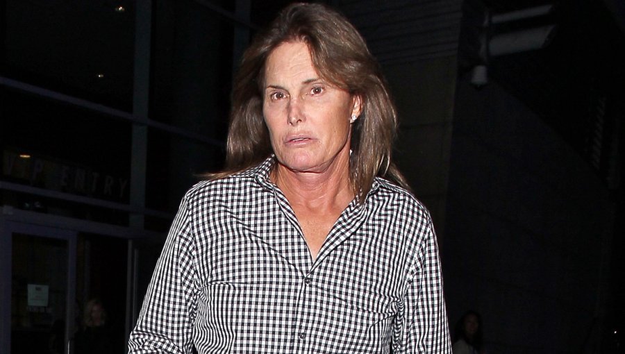 Paparazzean a Bruce Jenner por primera vez con vestido de mujer tras su cambio de sexo