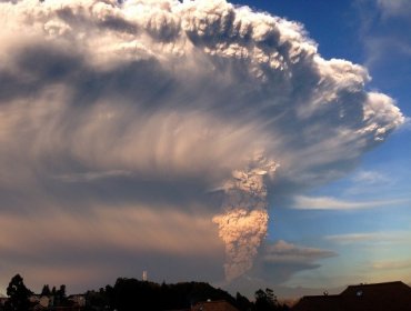 1.500 evacuados por volcán Calbuco: se espera que cifra aumente a 60.000