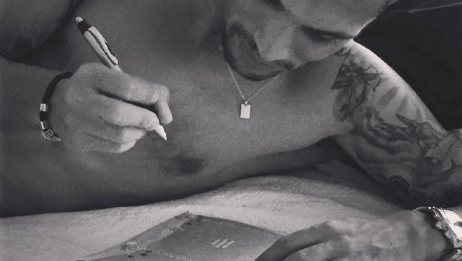 Maura Rivera comparte sensual foto de su marido Mark González