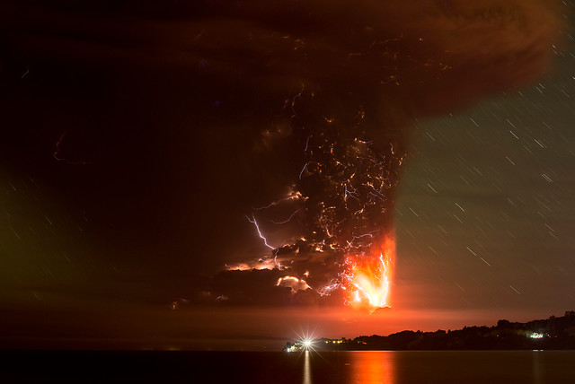 LAN cancela más de una decena de vuelos por erupción del Calbuco