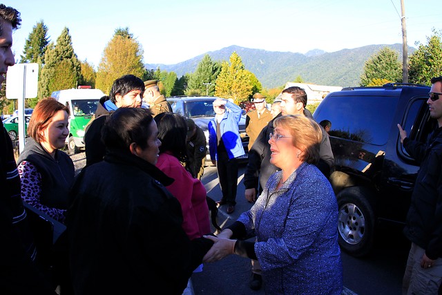 Presidenta recorrió Lago Chapo y Puerto Varas, comunas amagadas por el Calbuco