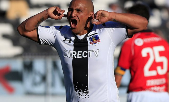 Chupete Suazo destruye a Juan Pablo Queraltó