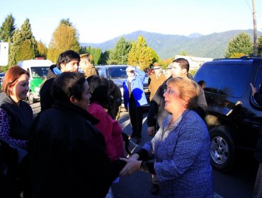 Presidenta recorrió Lago Chapo y Puerto Varas, comunas amagadas por el Calbuco