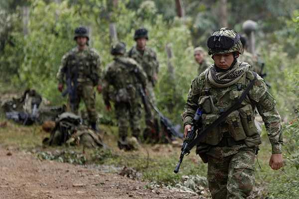 Al menos 150 personas desplazadas por combates en el noroeste de Colombia