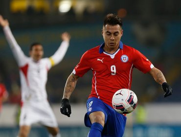 Eduardo Vargas viajó a Chile para recuperarse de su lesión de cara a la Copa