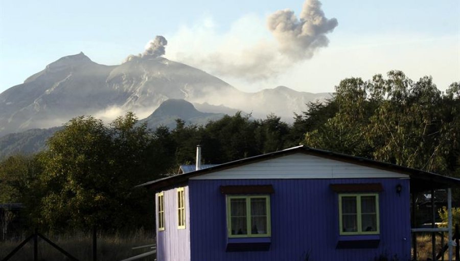 Cancelan dos vuelos internacionales en Uruguay por cenizas de volcán Calbuco