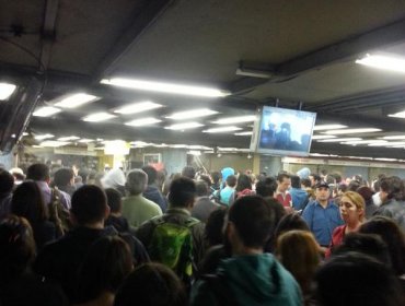 Metro Santa Ana cerrado temporalmente por persona que se lanzó a las vías