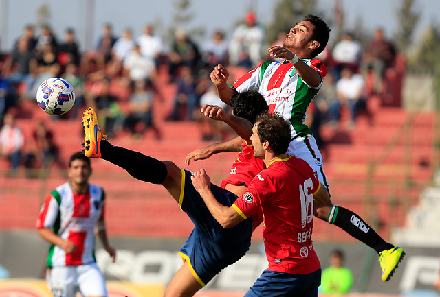 Unión Española derrotó a Palestino en el clásico de colonias