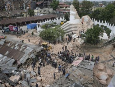 Al menos 34 los muertos en la India por terremoto 7.9 en Nepal