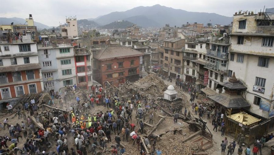 Al menos 13 muertos y edificios dañados en China por el terremoto de Nepal