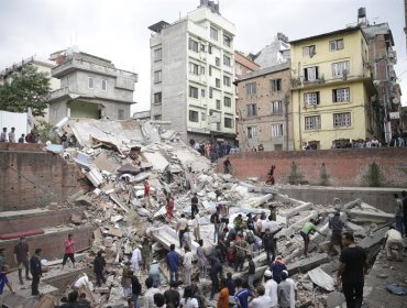 Terremoto de 7.9 grados Richter remeció a Nepal: Cifra de muertos se eleva a más de 1.500