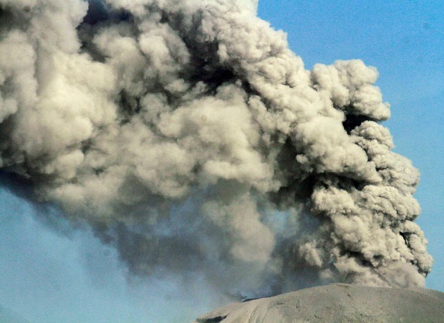 Volcán calbuco: Se mantiene actividad del Calbuco con emisiones y movimientos subterráneos