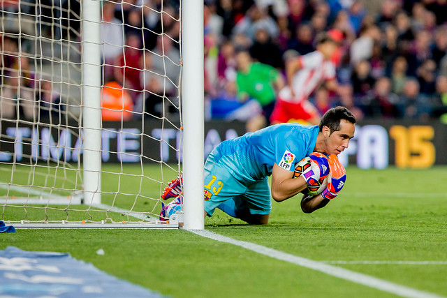 Desde España destacan "semana clave" que vivirá Bravo en el pórtico del Barça