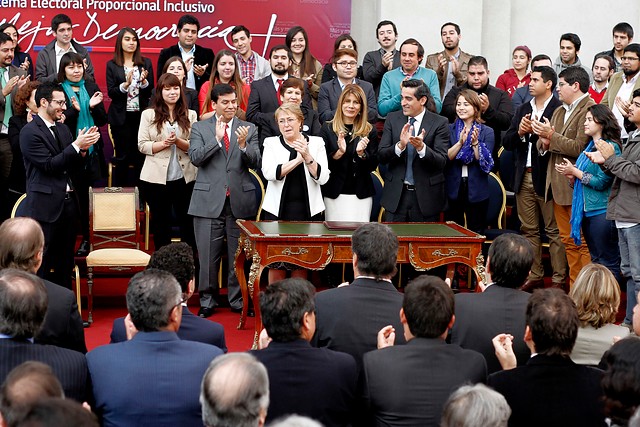 Presidenta Bachelet promulga fin al binominal: "Estamos devolviendo el poder a los ciudadanos"