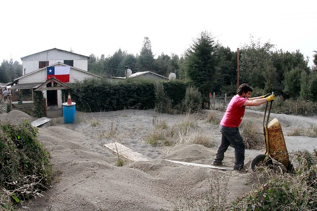 Ministra Blanco anunció 600 empleos para labores de limpieza en zona del Calbuco