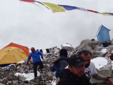 Video: Alpinistas graban impresionante avalancha en el Everest tras terremoto en Nepal