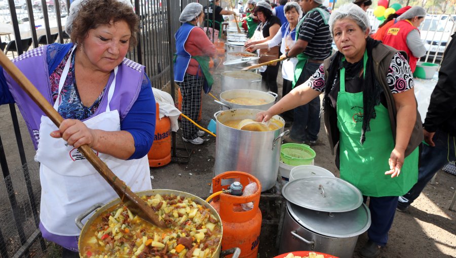 Festival del Charquicán entregó 8.000 porciones gratuitas a vecinos de Peñalolén