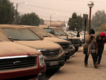 Suspenden clases en Pucón por caída de cenizas provenientes del volcán Calbuco