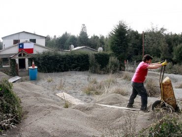 Ministra Blanco anunció 600 empleos para labores de limpieza en zona del Calbuco