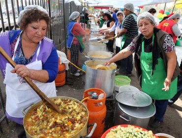 Festival del Charquicán entregó 8.000 porciones gratuitas a vecinos de Peñalolén