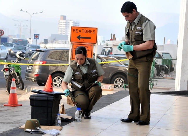 Atacaron con supuestas molotov el frontis de la Intendencia de Tarapacá