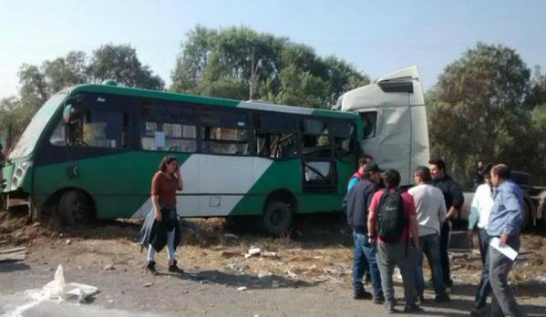 2 muertos y 14 heridos dejó choque en el Camino Lonquén