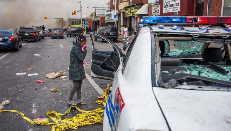 Piden 5.500 agentes extra para controlar las protestas violentas en Baltimore