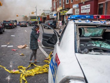 Piden 5.500 agentes extra para controlar las protestas violentas en Baltimore