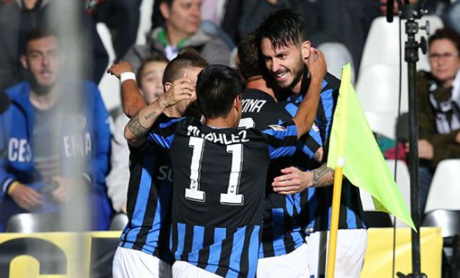 Pinilla anotó dos goles y uno de chilena en empate de Atalanta ante Cesena