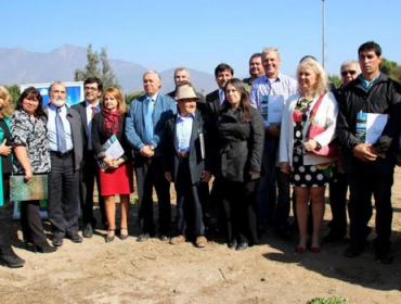 Ministerio de Agricultura entrega bonos para obras de riego a Hijuelas