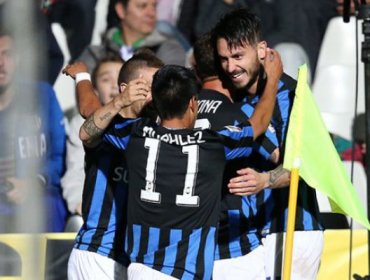 Pinilla anotó dos goles y uno de chilena en empate de Atalanta ante Cesena