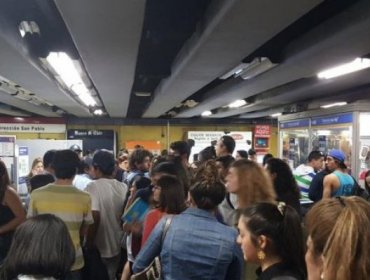 Falla en Metro de Santiago provocó retraso en el servicio