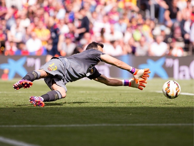 Claudio Bravo a un paso de alcanzar otro record en la portería del Barcelona