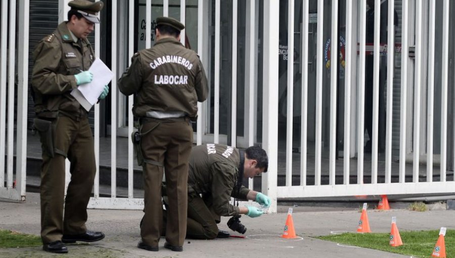 Delincuentes roban $125 millones desde bóveda de supermercado en Quilicura